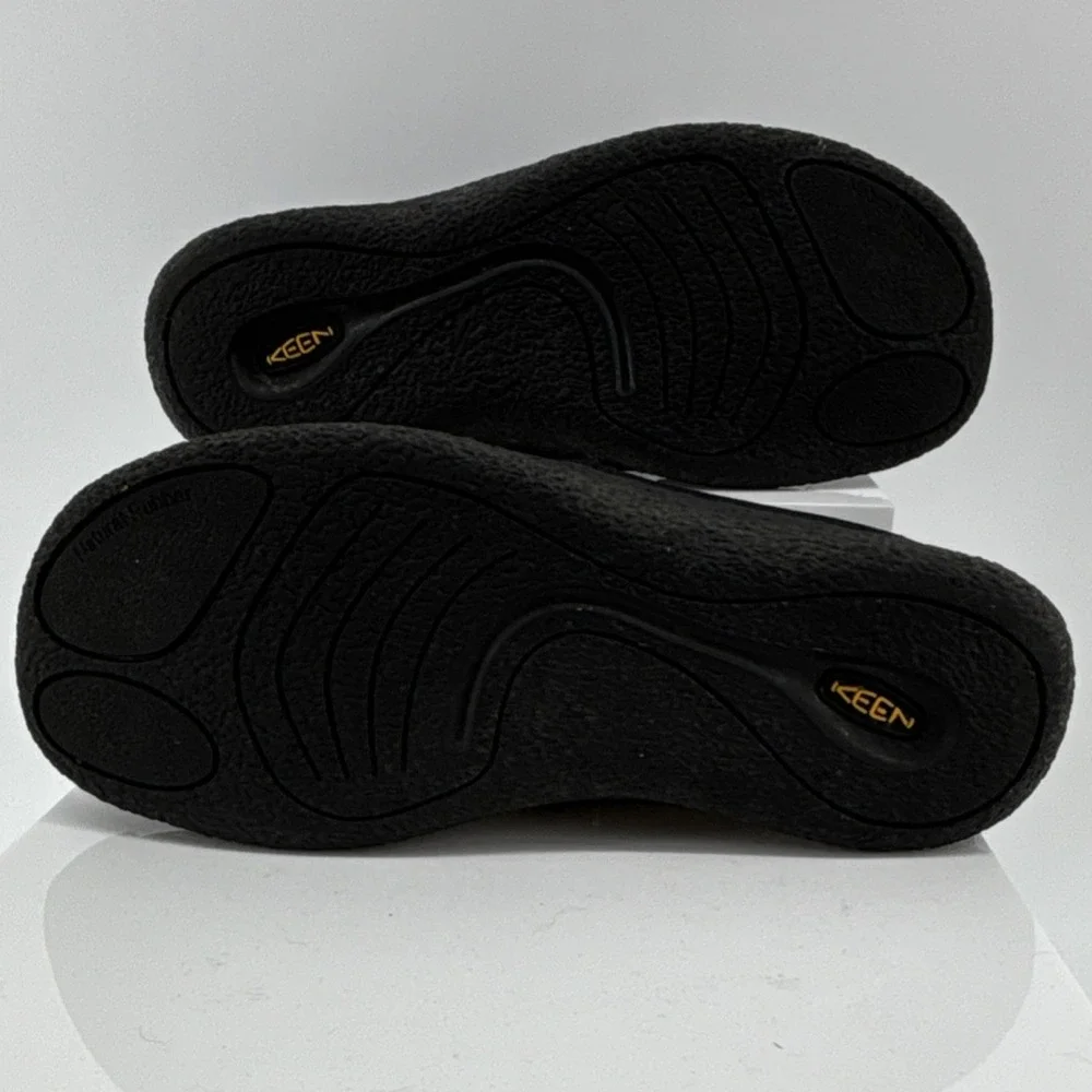 Keen Howser II Slip On Men 9.5 Indoor Outdoor Shoe Water Resistant Black Quilted